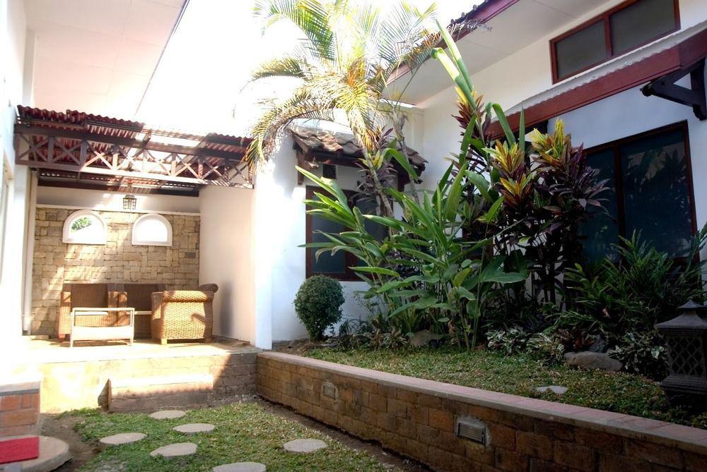 Family Hotel Gradia 1 Batu  Exterior photo